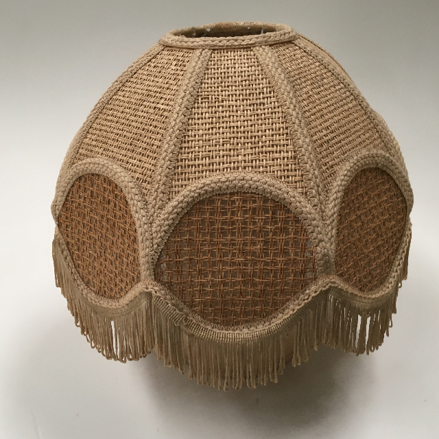 LAMPSHADE, Natural Woven - Scalloped w Fringe (Medium)